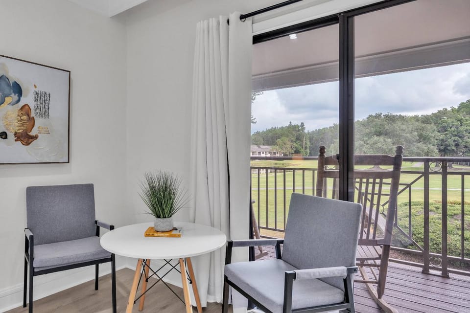 Fox Hunt Studio Suite - Golf Course Views - 1020 House in Wesley Chapel