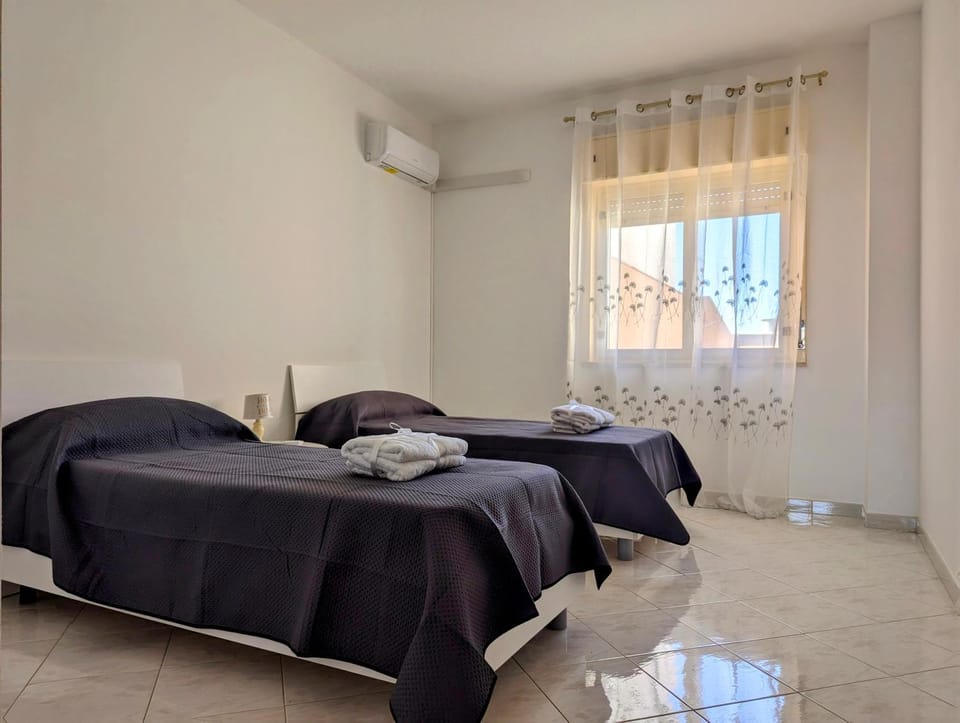 Bed, Photo of the whole room, Bedroom, towels, air conditioner