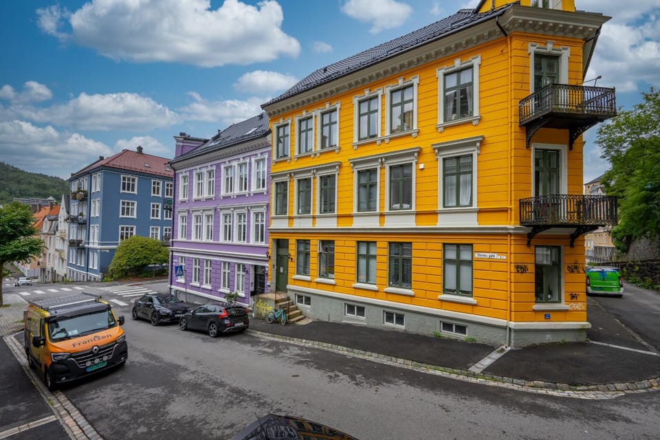 Property building, Location