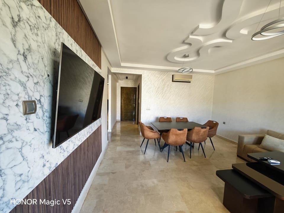 Communal lounge/ TV room, Living room, Dining area