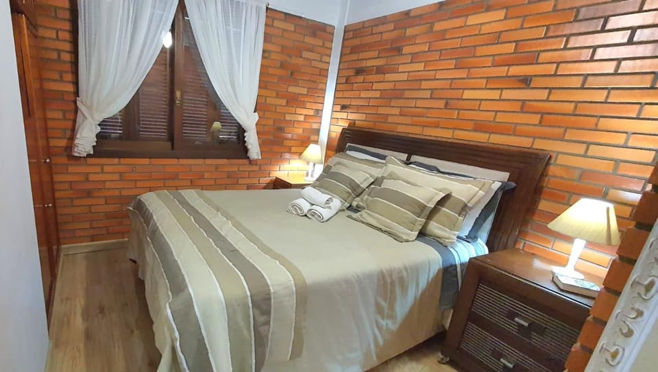 Dúplex 400m do Lago com lareira e garagem Apartment in Gramado