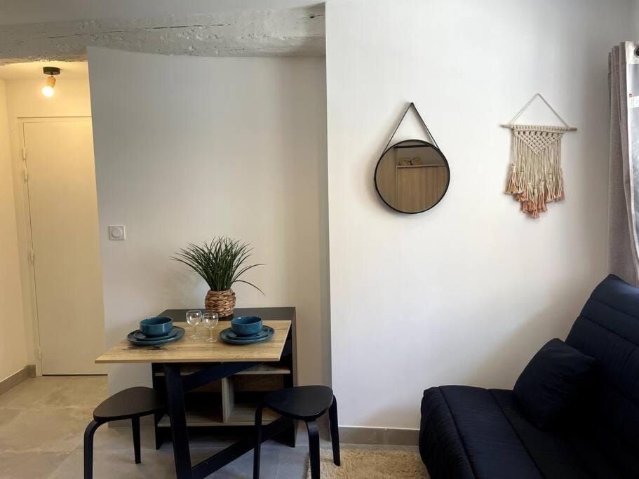 Petit cocon douillet climatisé pour 2 pers Apartment in French Riviera