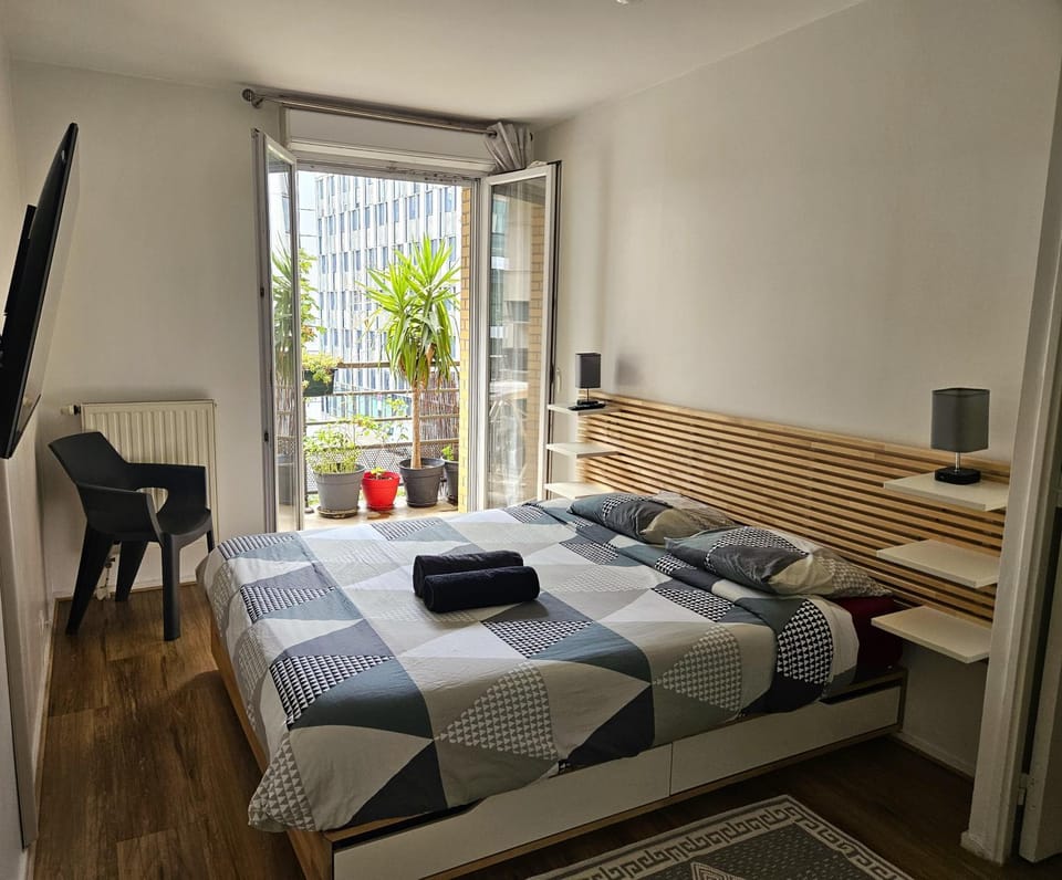 Bed, Photo of the whole room, Bedroom