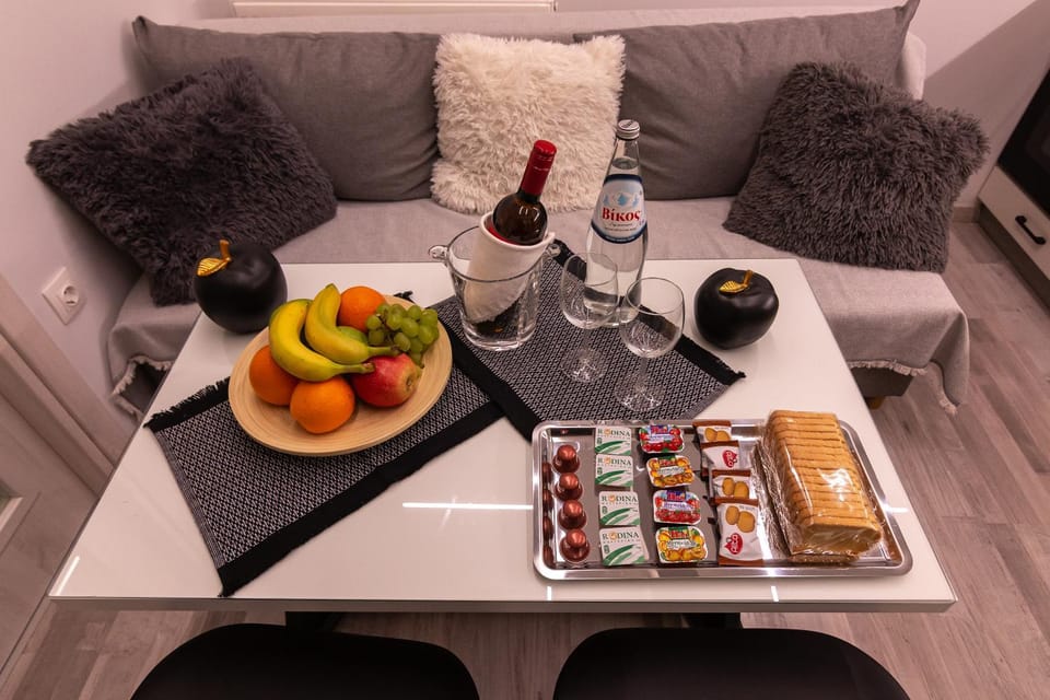 Food and drinks, Seating area, Breakfast, Dinner