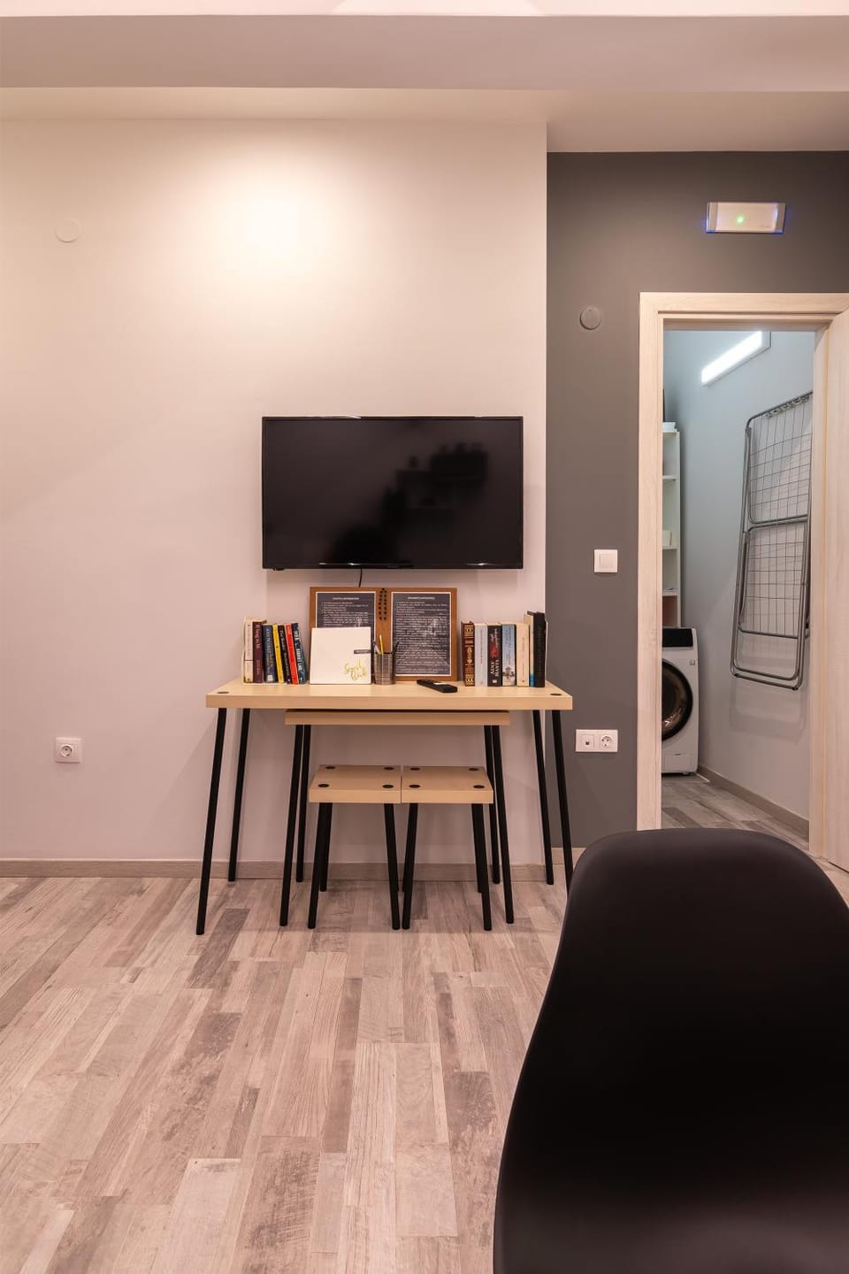 TV and multimedia, Living room, Seating area, Dining area