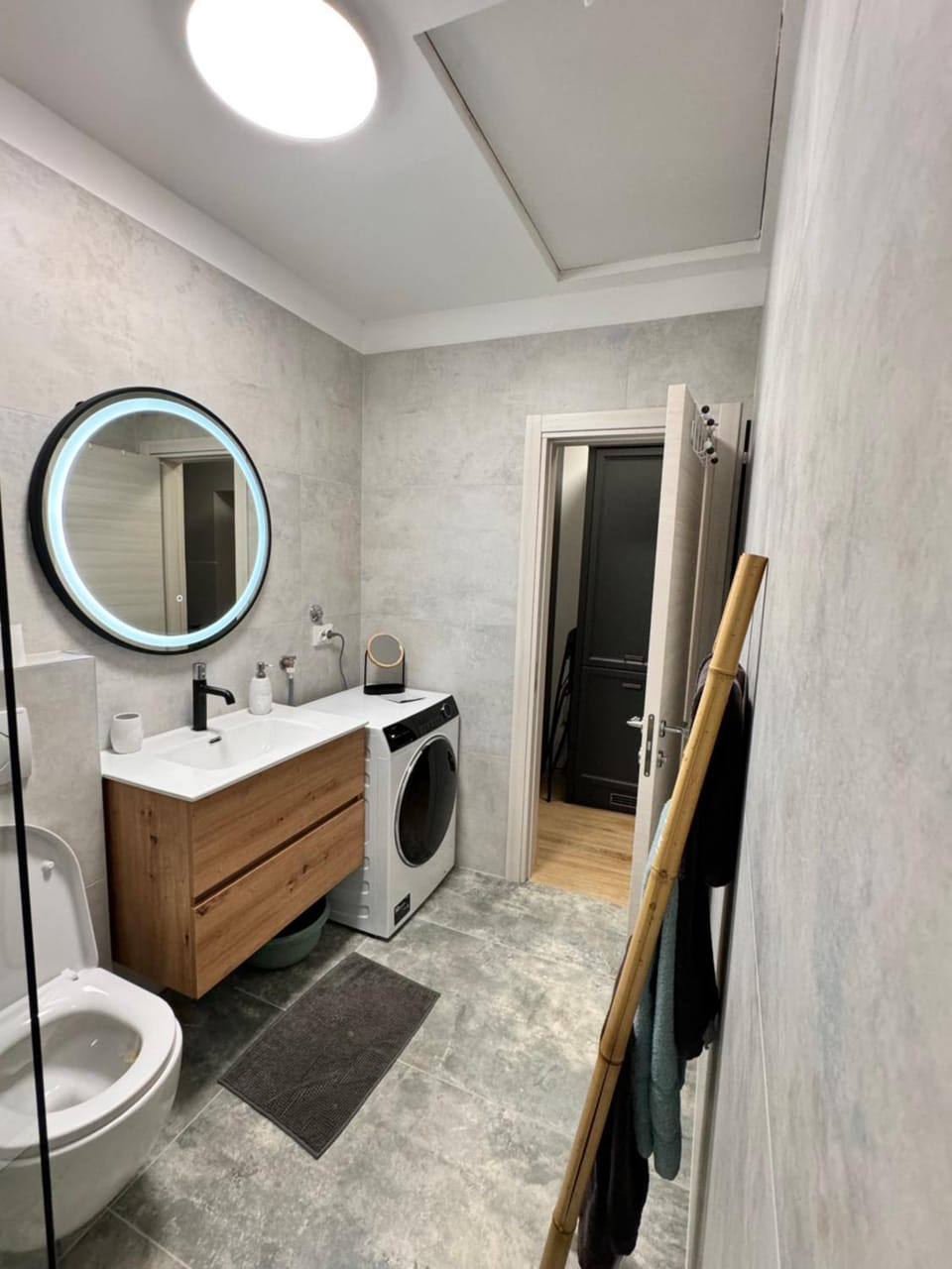 Bathroom, washing machine