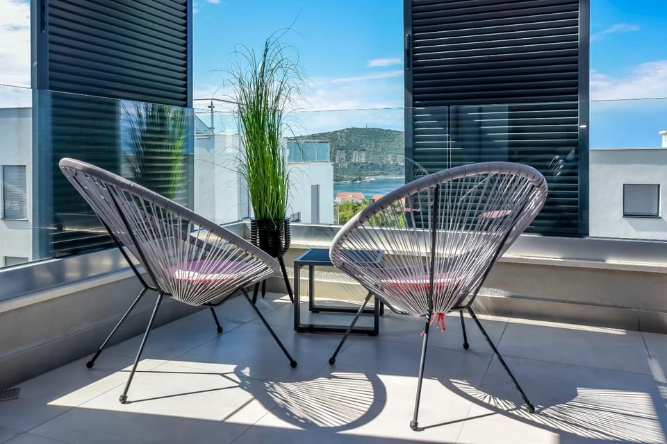 Day, View (from property/room), Balcony/Terrace, Seating area, Sea view