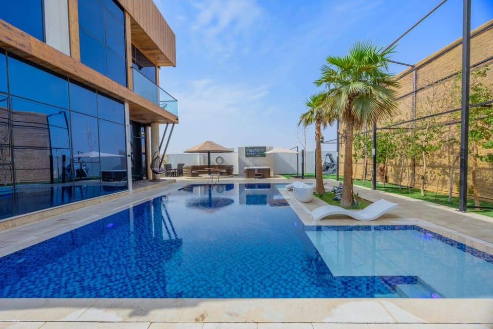 Property building, Patio, Day, Pool view, Swimming pool, sunbed