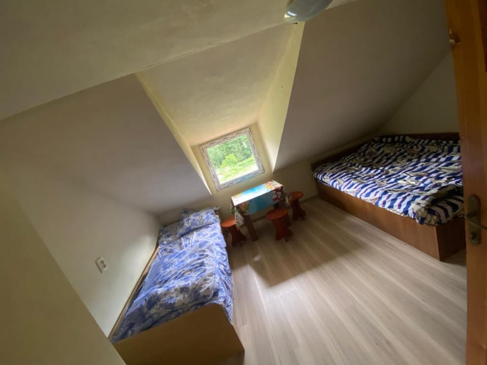 Casa la intrare în Cheile Nerei House in Romania
