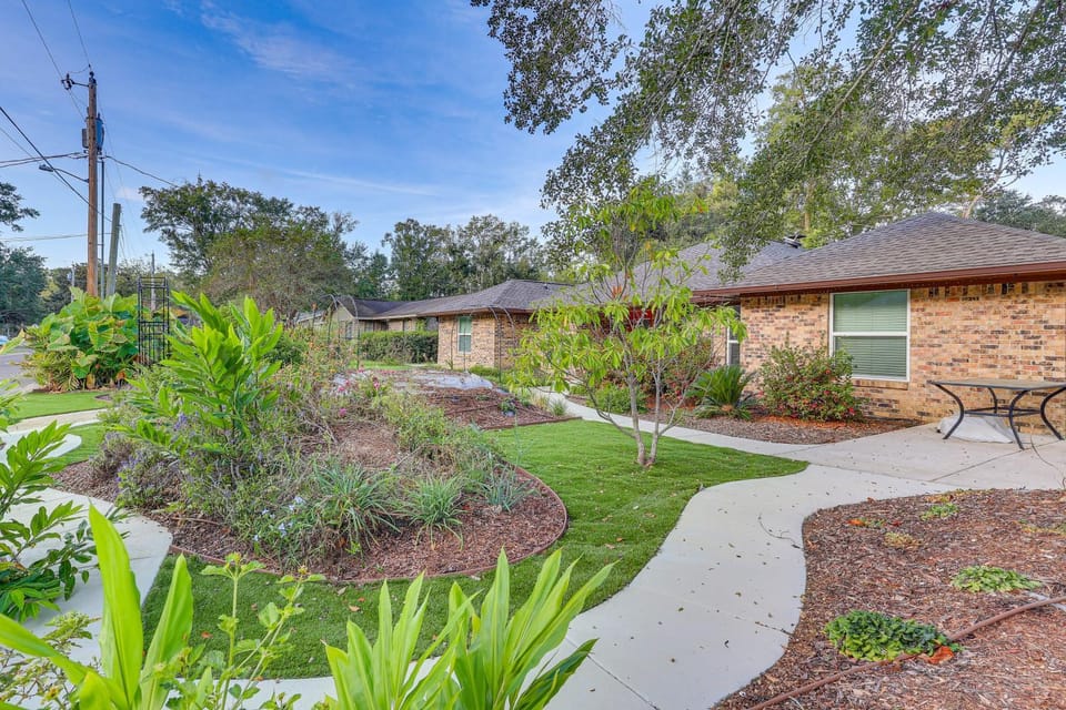 Peaceful Fairhope Getaway, 2 Mi to South Beach House in Fairhope