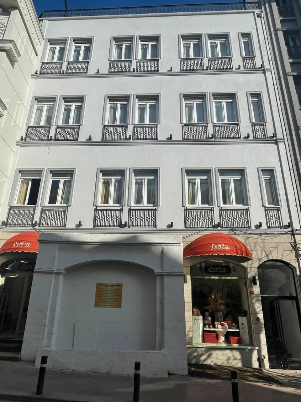 Property building, Day