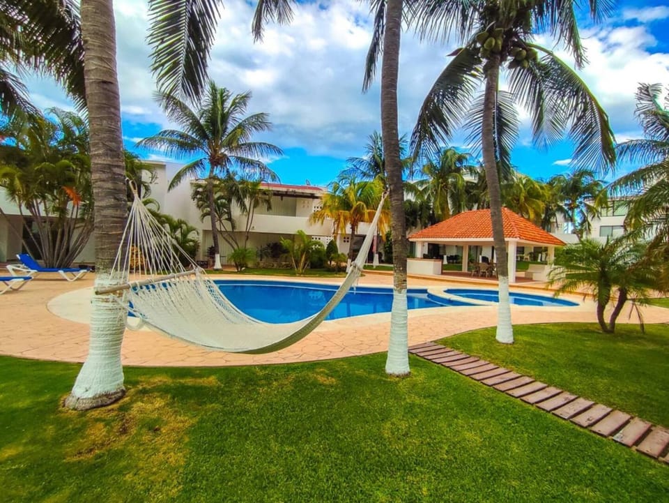 Swimming pool