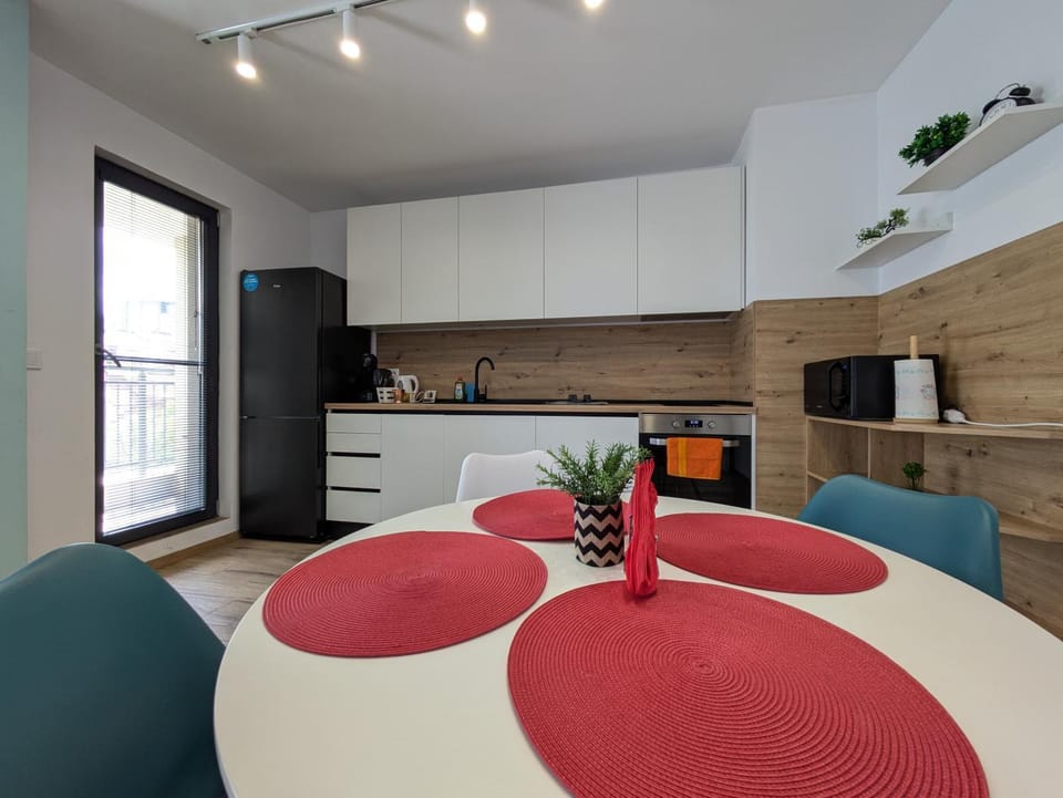 Kitchen or kitchenette, Seating area, Dining area, oven, stove