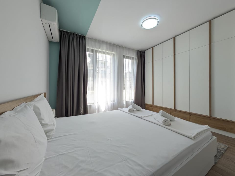 Bed, Photo of the whole room, Bedroom, wardrobe, air conditioner