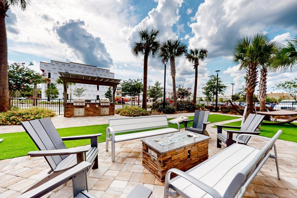 2 Mi to UF Campus! Dog-Friendly Condo w/ Pool House in Gainesville