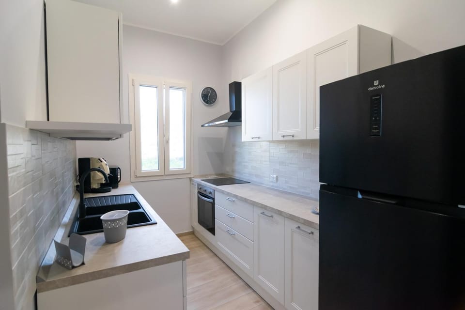 Communal lounge/ TV room, Kitchen or kitchenette, Kitchen or kitchenette, Garden view, dishwasher, oven, stove