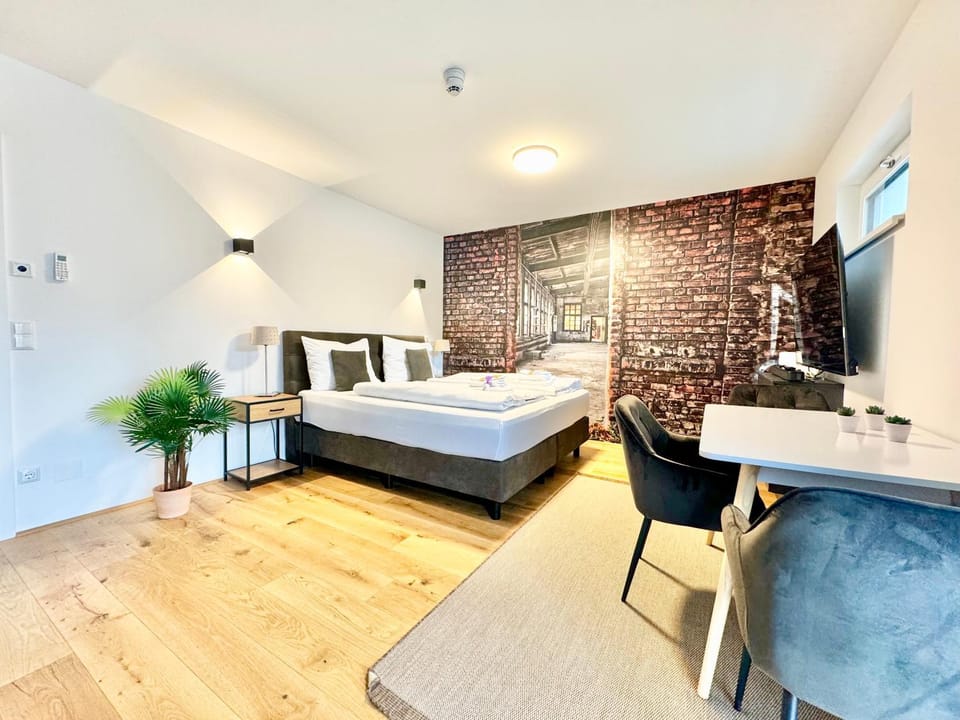 Bed, TV and multimedia, Photo of the whole room, Seating area, Dining area, Bedroom