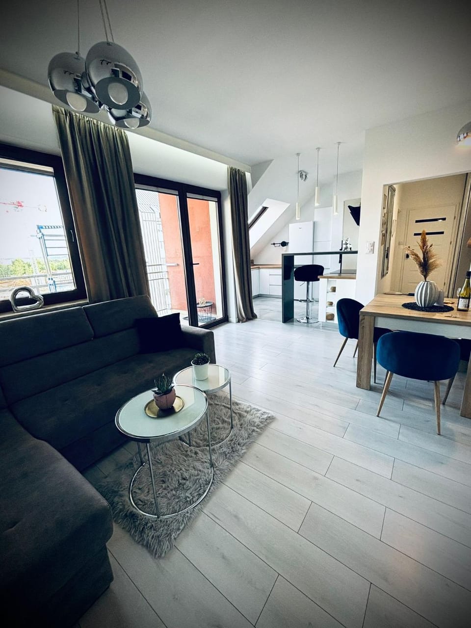 Kitchen or kitchenette, Living room, Seating area, Dining area