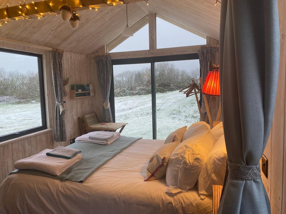 Otterly's Retreat Nature lodge in County Cork