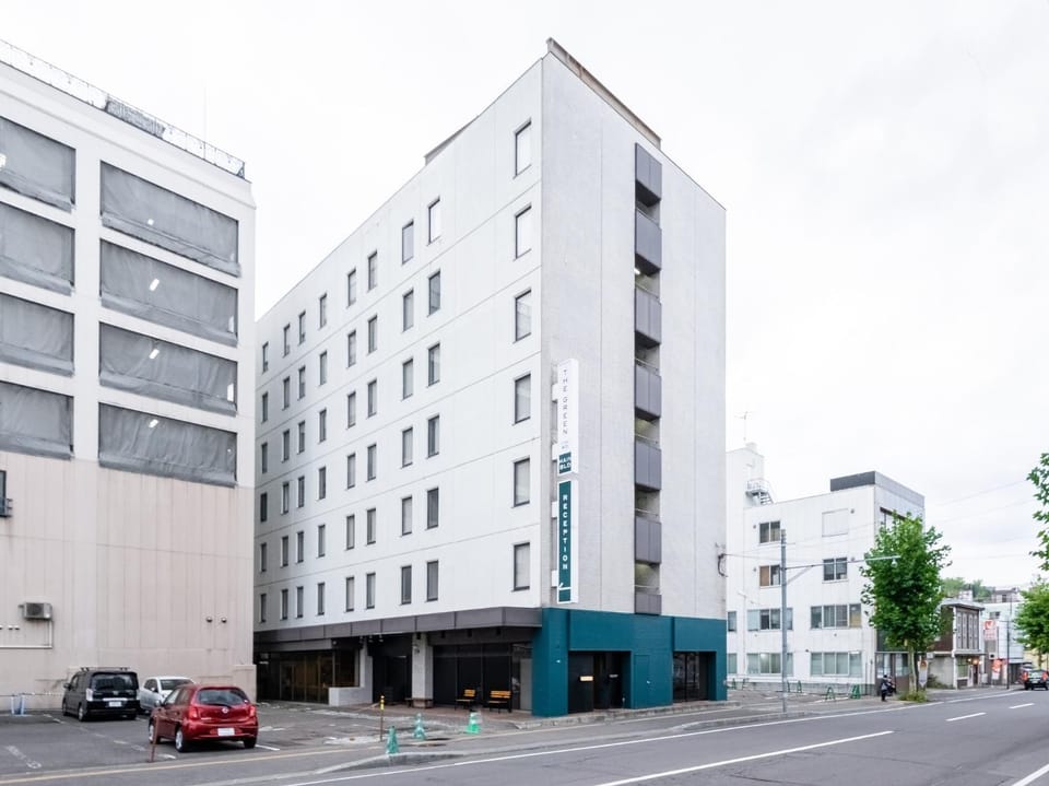 Property building, Day, Neighbourhood, Street view, Location, Parking