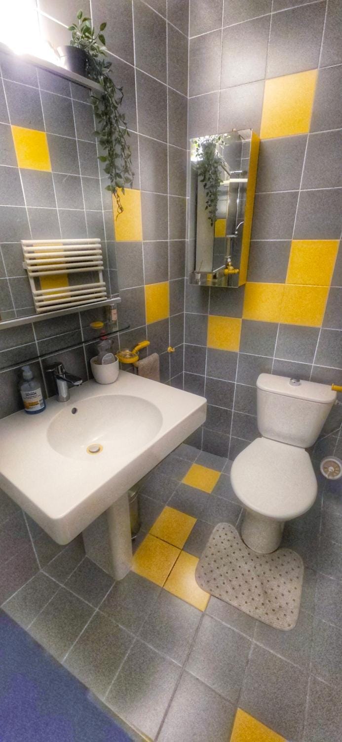 Maison avec 2 espaces separes sur 2 niveaux distincts, Montreux,Festivals,Chateaux de Chillon,FreddieMercury,Casino,lac leman plages,montagne, Pour voyageurs souhaitant partager une maison familiale et economique, 15 minutes a pied du centre en descente Apartment in Montreux