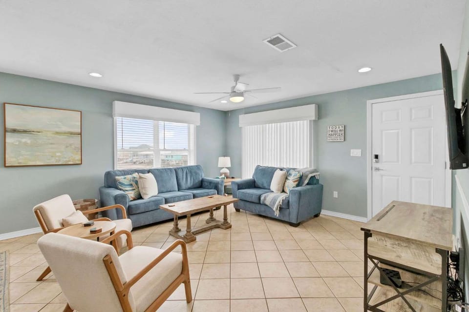 3BR Condo Gulf Views with Pool, Boat Launch and Dock House in West Beach