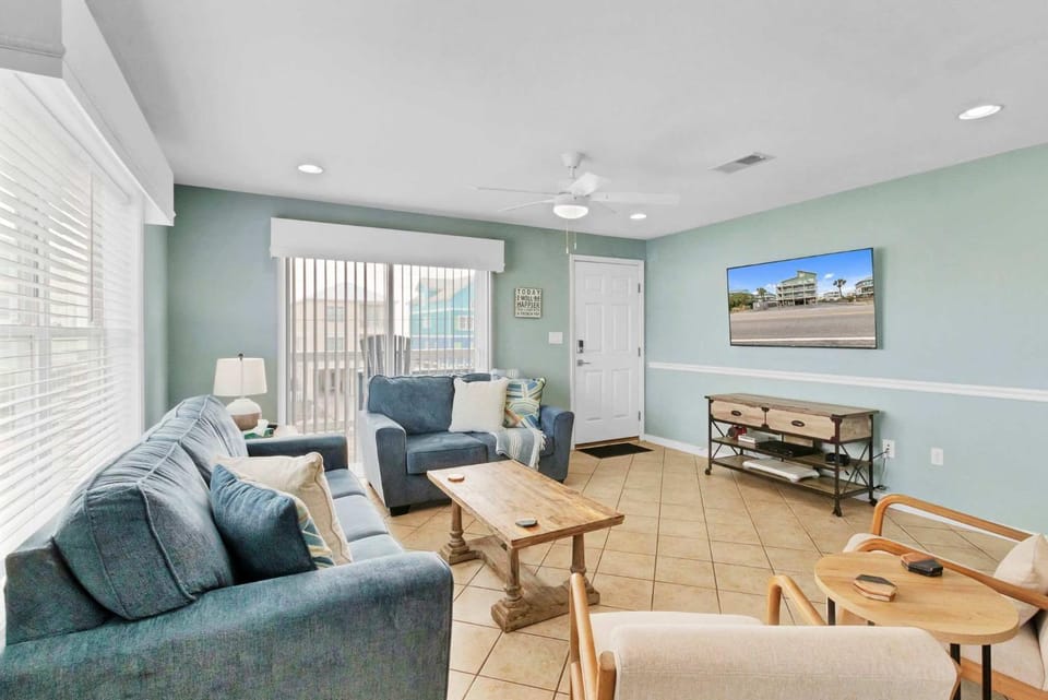 3BR Condo Gulf Views with Pool, Boat Launch and Dock House in West Beach