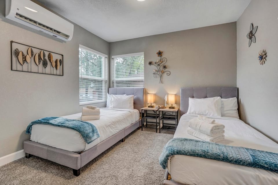 10 min to Garden of the Gods-5 min to downtown House in Colorado Springs