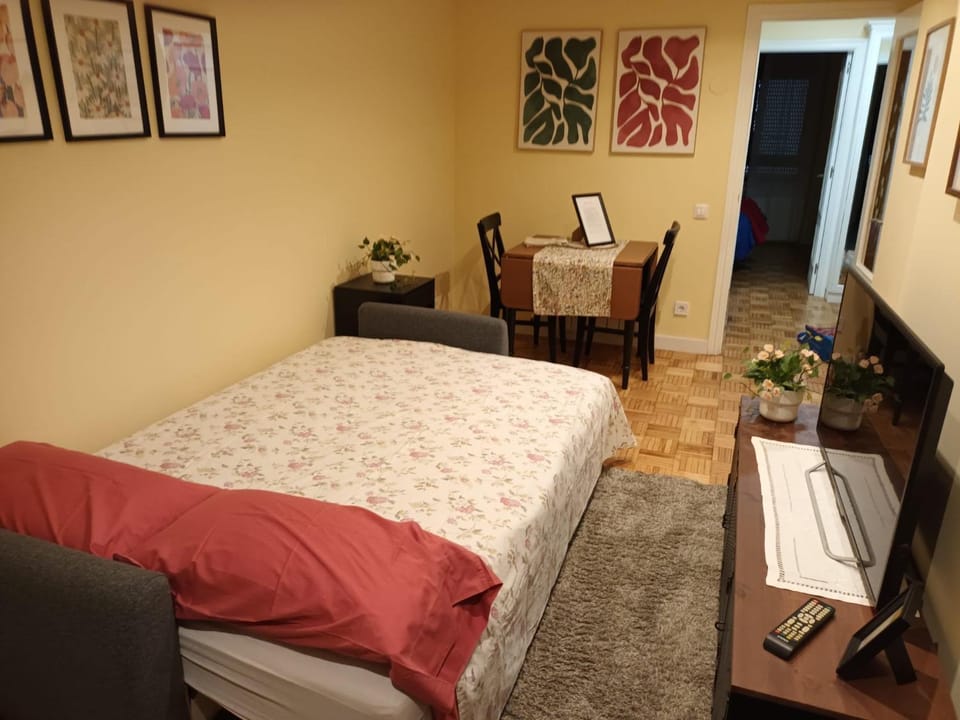 Bed, Living room