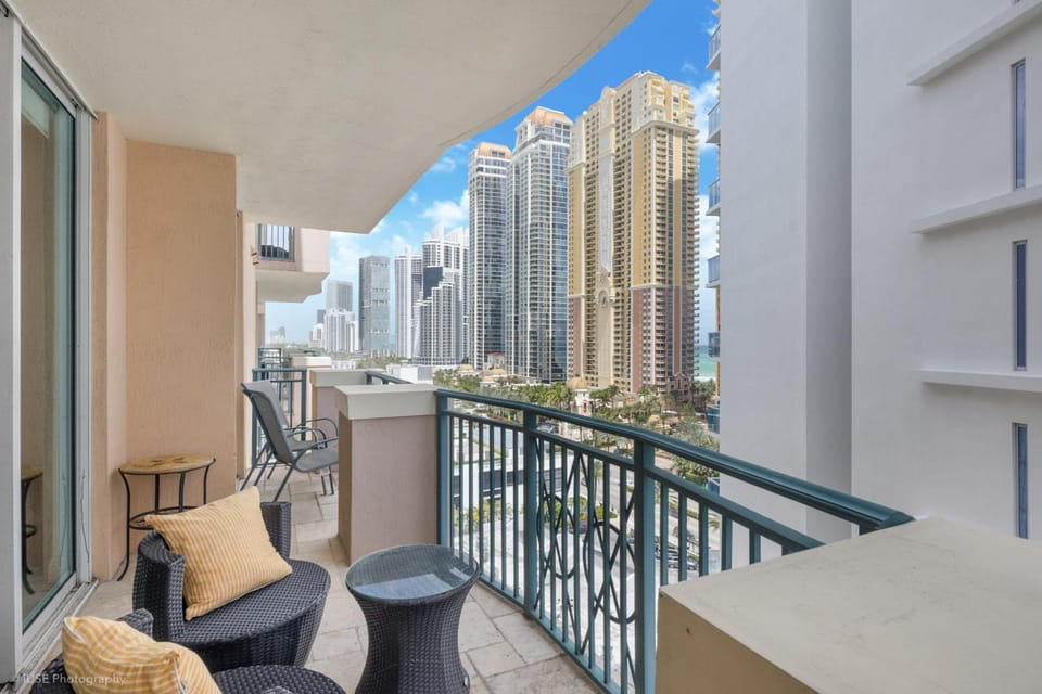 Property building, Balcony/Terrace