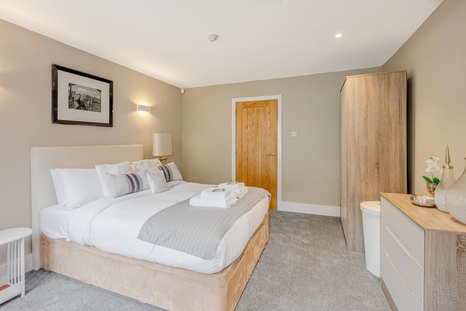 Bed, Photo of the whole room, Bedroom, wardrobe