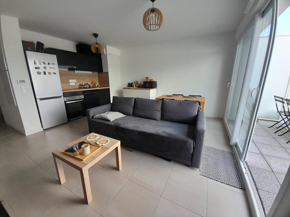 T2 moderne avec terrasse ensoleillée et parking au centre d'Anglet, proche des plages - FR-1-239-1063 Apartment in Anglet