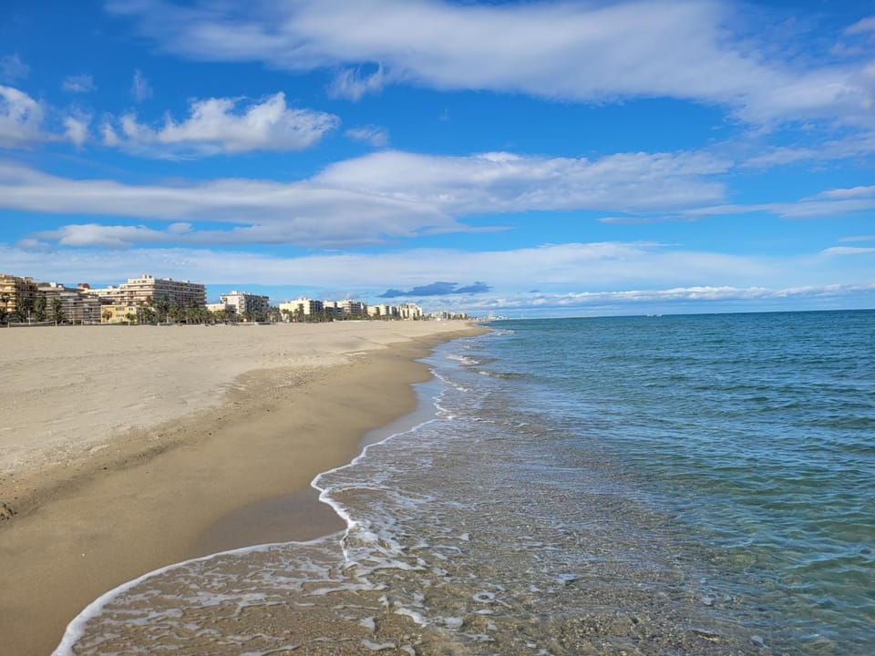 Canet T2 rénové, 4 pers, terrasse, parking, WIFI - FR-1-794-107 Apartment in Canet-en-Roussillon