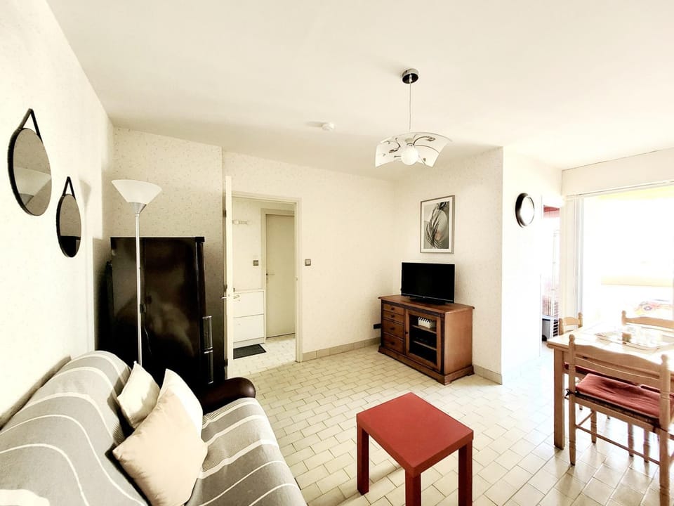 Canet-en-Roussillon T2 - 3 pers, Front de Mer, Ascenseur - FR-1-794-117 Apartment in Canet-en-Roussillon