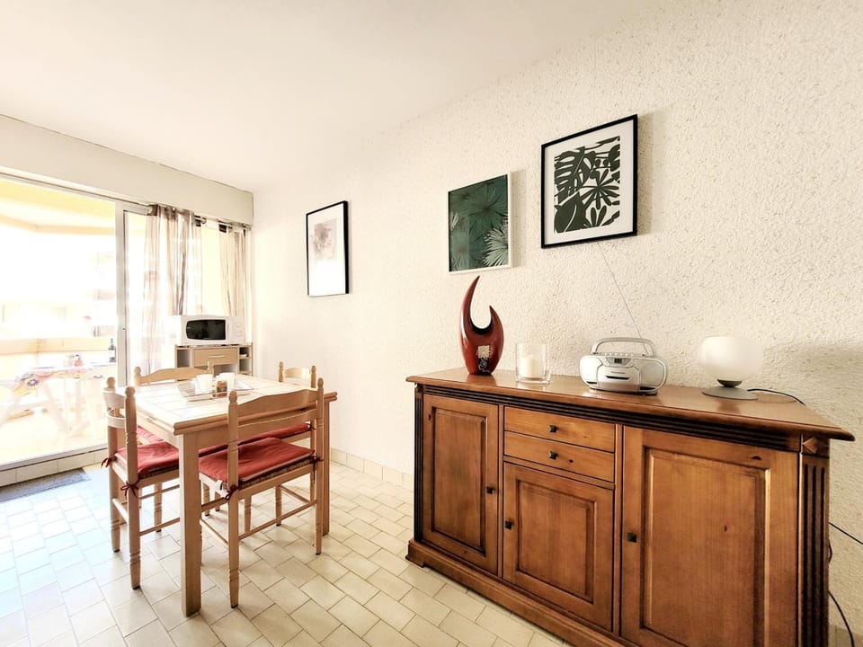 Canet-en-Roussillon T2 - 3 pers, Front de Mer, Ascenseur - FR-1-794-117 Apartment in Canet-en-Roussillon