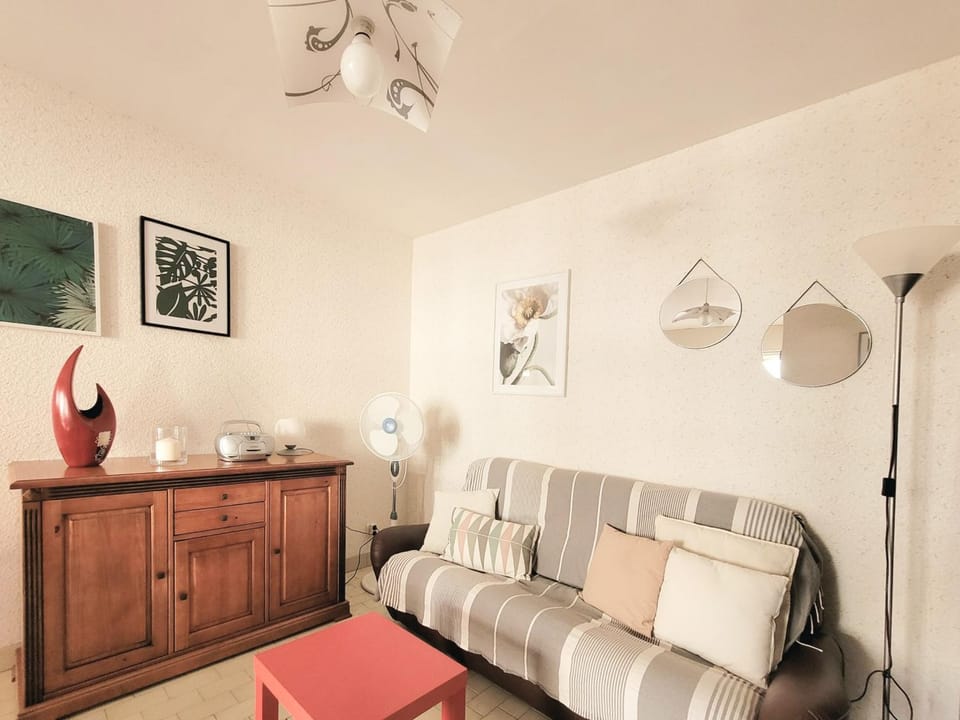 Canet-en-Roussillon T2 - 3 pers, Front de Mer, Ascenseur - FR-1-794-117 Apartment in Canet-en-Roussillon