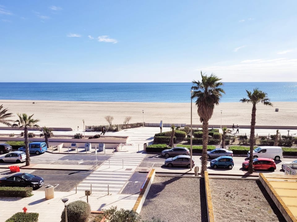 Canet-en-Roussillon - T2 lumineux pour 4 pers, terrasse, parking privé, plage à 50m - FR-1-794-114 Apartment in Canet-en-Roussillon