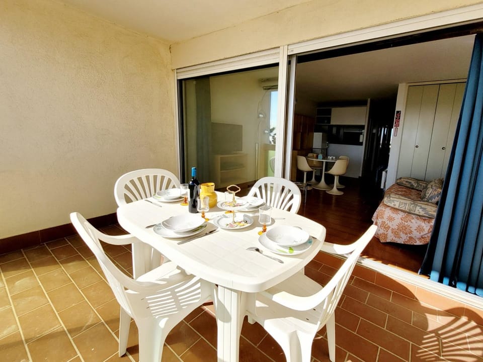 Canet-en-Roussillon - T2 lumineux pour 4 pers, terrasse, parking privé, plage à 50m - FR-1-794-114 Apartment in Canet-en-Roussillon