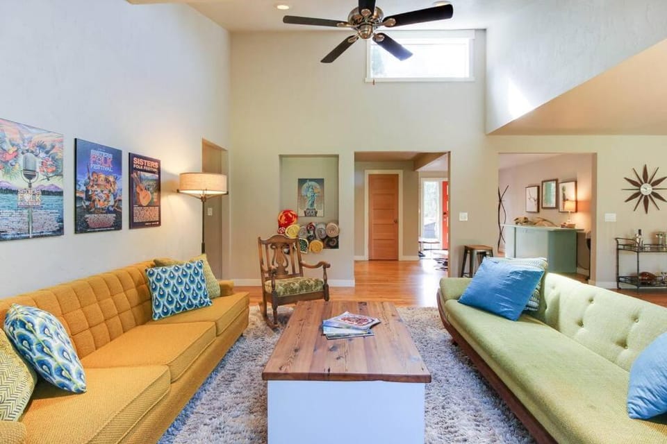 Living room, Seating area