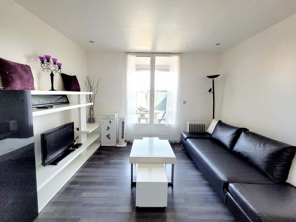 Studio Cabine Moderne RDC - Terrasse - Parking - Proche Plage - FR-1-794-140 Cabin in Canet-en-Roussillon
