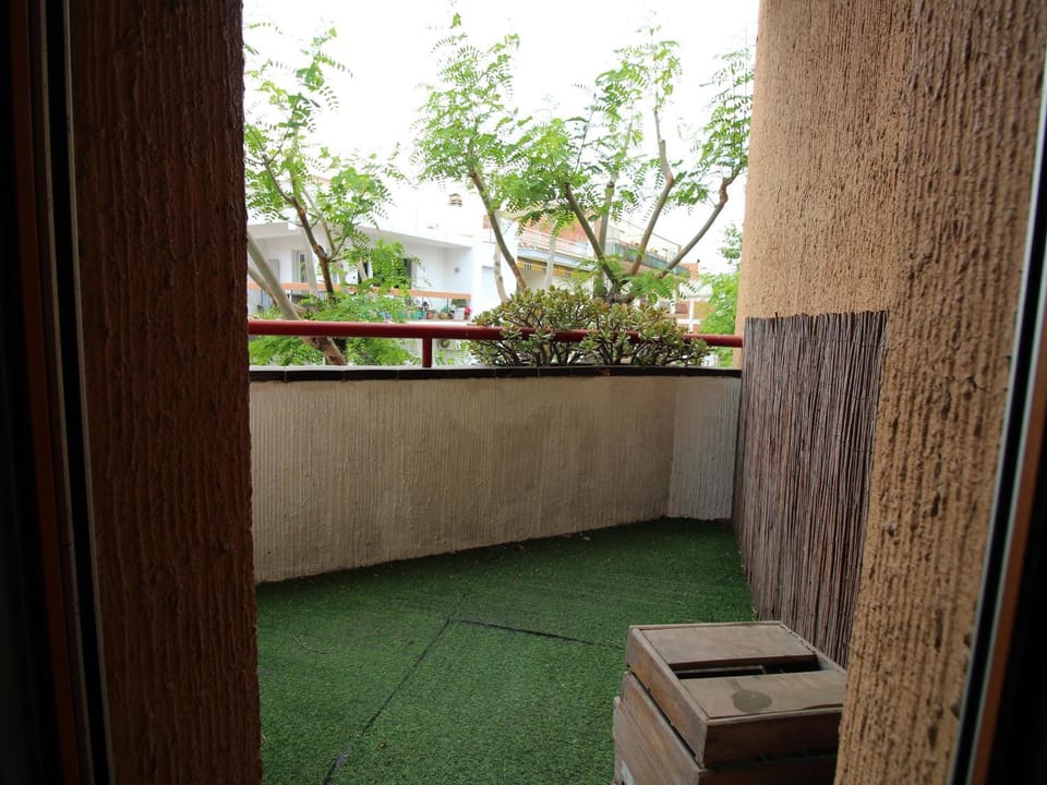 Apartamento céntrico a 20m de la playa del Puerto con TV, aire acondicionado y terraza - ES-228-189 Apartment in Alt Empordà