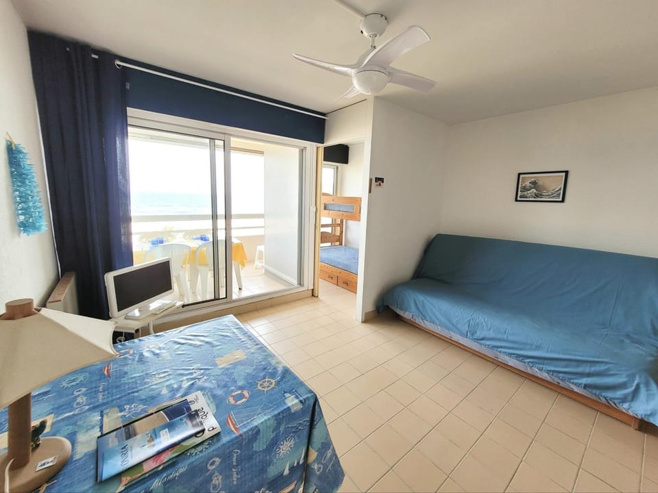 Canet-en-Roussillon - Studio cabine 4/5 pers - bord de mer avec parking - FR-1-794-144 Cabin in Canet-en-Roussillon