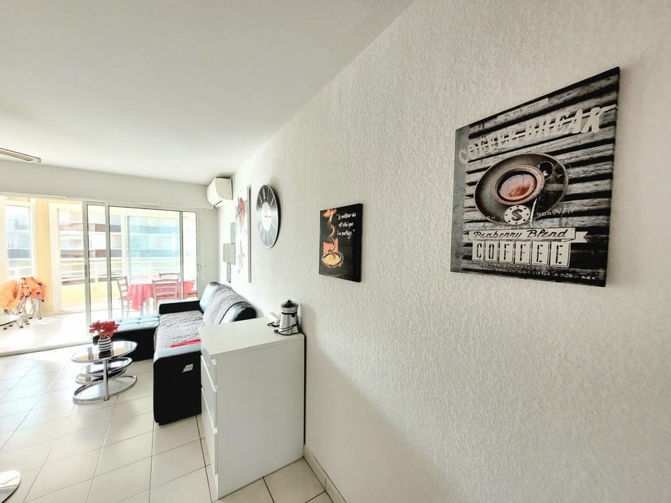 Canet-en-Roussillon T3 - 4 pers, CLIM, WIFI, PARKING, Loggia, 3 étoiles - FR-1-794-139 Apartment in Canet-en-Roussillon