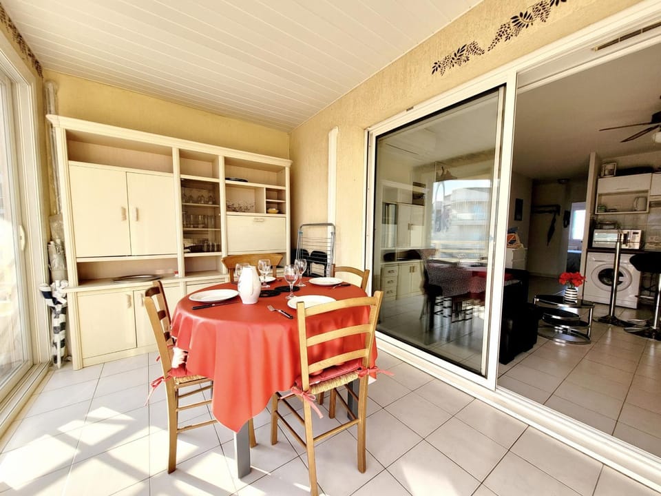 Canet-en-Roussillon T3 - 4 pers, CLIM, WIFI, PARKING, Loggia, 3 étoiles - FR-1-794-139 Apartment in Canet-en-Roussillon