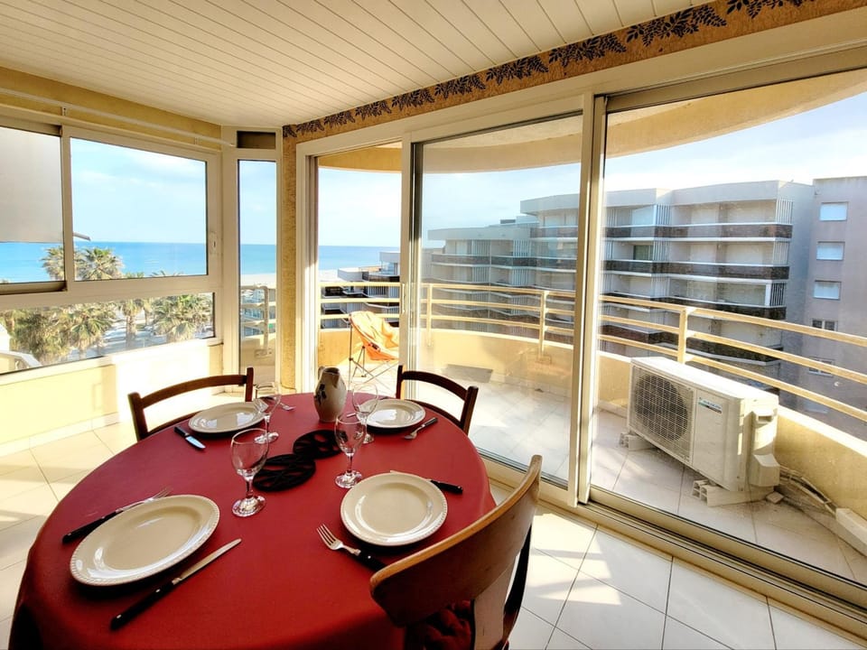Canet-en-Roussillon T3 - 4 pers, CLIM, WIFI, PARKING, Loggia, 3 étoiles - FR-1-794-139 Apartment in Canet-en-Roussillon