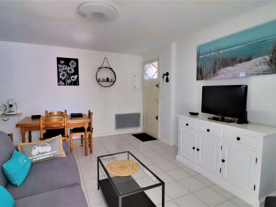 Charmant appartement avec jardin, proche plages, commerces et Royan, parking privé - FR-1-494-195 Apartment in Nouvelle-Aquitaine