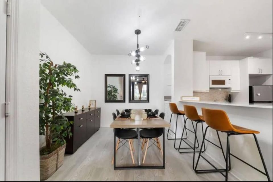 Charming 2bd apartament minutes away from disney Apartment in Four Corners