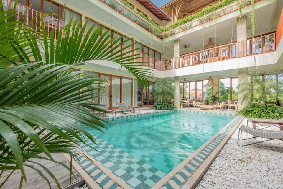 Property building, Swimming pool, sunbed