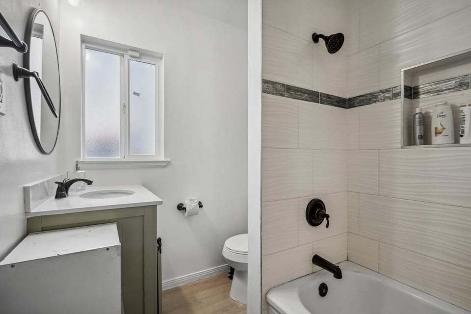 Cozy single story 2 bdrm family home near the BLVD House in Lancaster