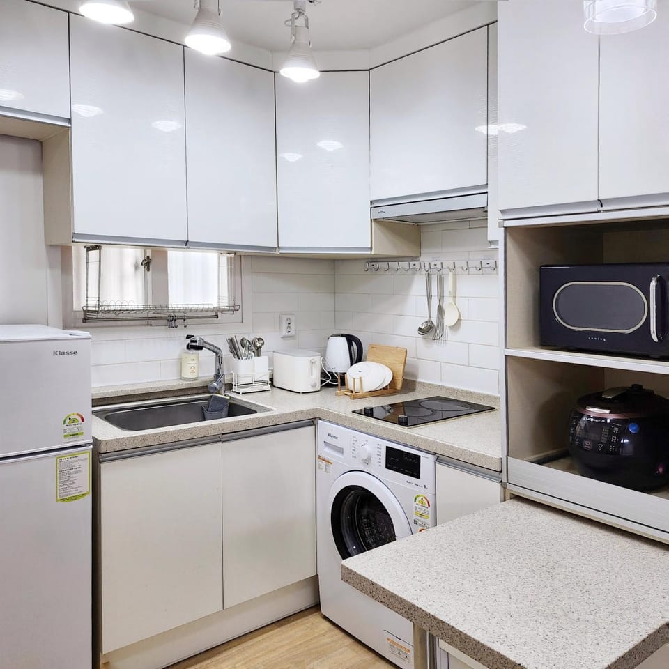 Kitchen or kitchenette, microwave, toaster, washing machine, kitchen